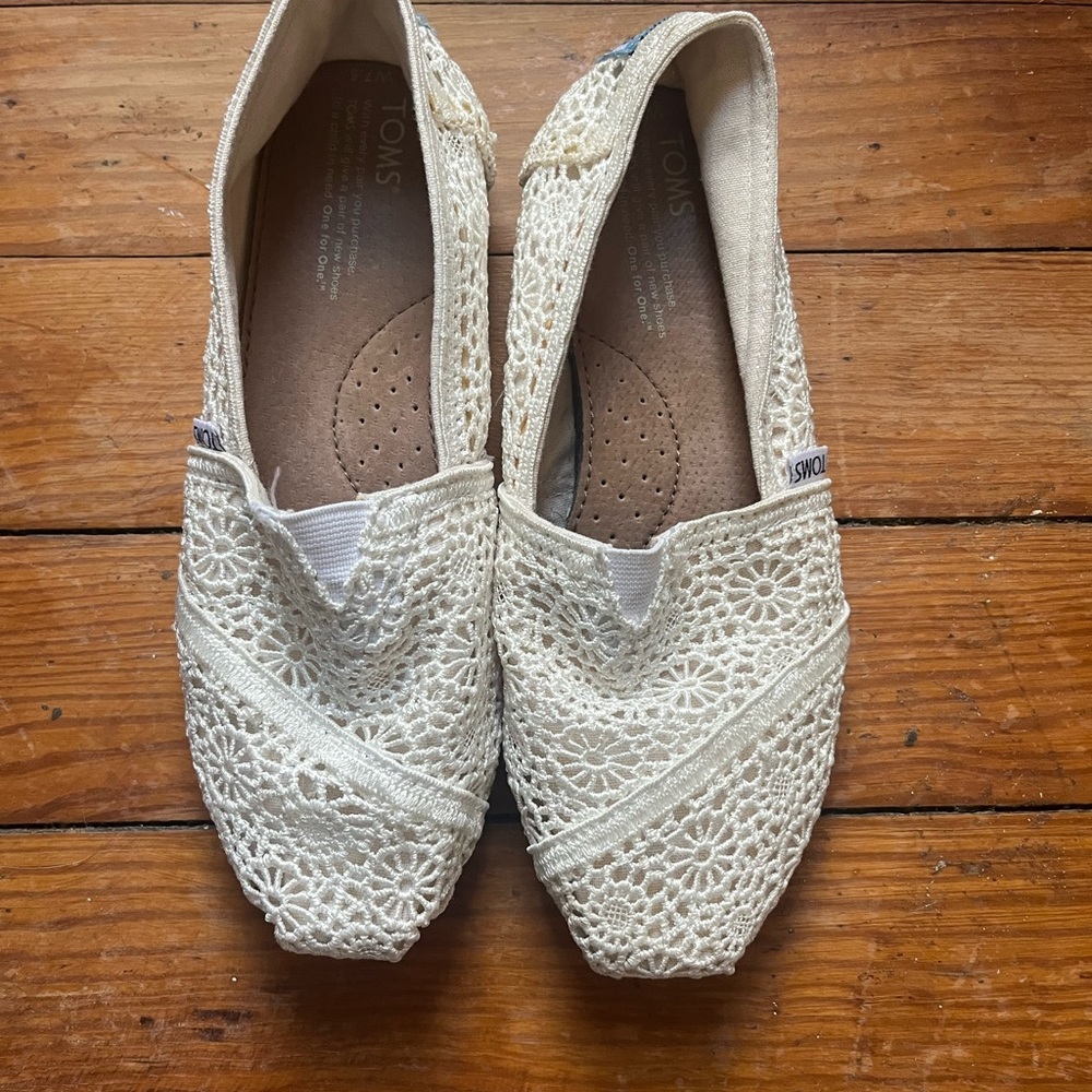 TOMS Women's White Crochet Flats